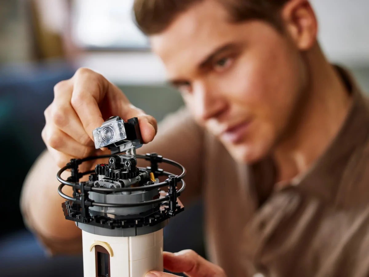 LEGO® Motorized Lighthouse - Image 2