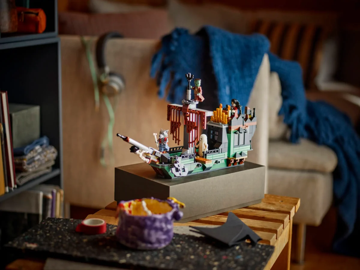 LEGO® Creator Haunted Mansion - Image 2