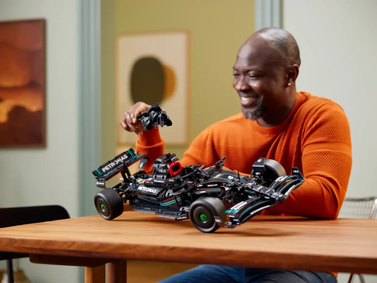 LEGO® Technic Mercedes-AMG F1 W14 E Performance - Image 6